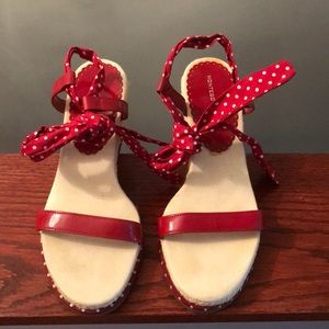 New red polka dot wedges